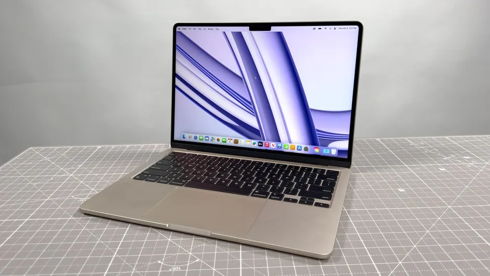 بررسی کامل MacBook Air 13-inch M3 | عملکرد فوق‌العاده، عمر باتری طولانی و طراحی فوق‌العاده قابل حمل